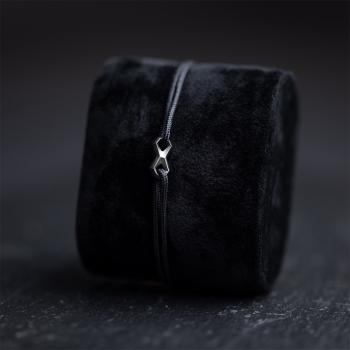 Preview: 1,5 mm schwarzes Nylonarmband mit schwarzem Infinity-Zeichen - Infinity Black